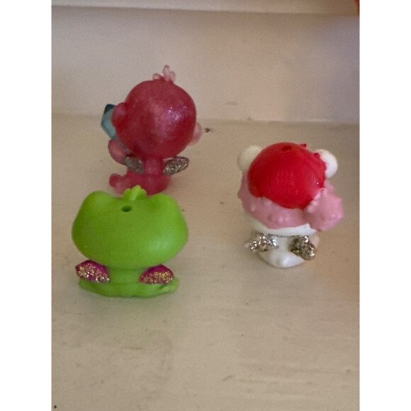 Hatchimals Pixie Royal Snow Ball Playset With 8 Figures & Accessories - Picture 6 of 8